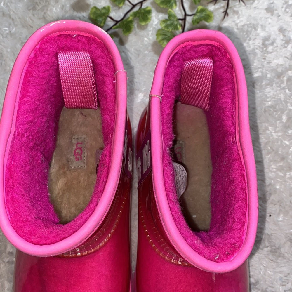 UGG Girls/Woman Boots - Picture 6 of 7